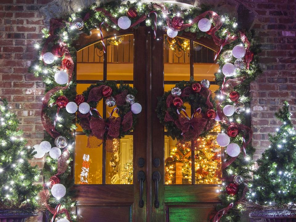 Garland, wreaths and bows